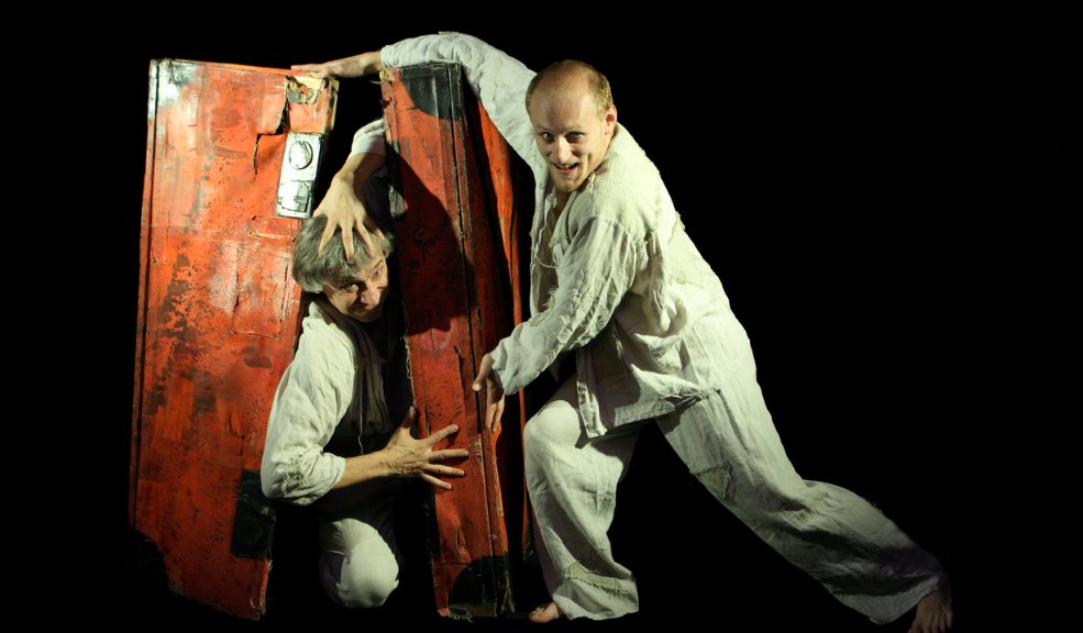 El Teatro Negro de Praga regresó a Colombia 3 El Teatro Negro de Praga regresó a Colombia Este tipo de representación escénica muda se distingue de otros tipos de representación teatral, al utilizar cortinas negras, un escenario de color oscuro.