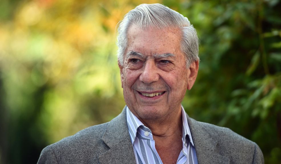 Vargas Llosa, el último escritor del 'boom' latinoamericano El nobel de literatura peruano Mario Vargas Llosa, quien falleció este domingo a los 89 años, deja a la generación dorada de la literatura latinoamericana sin su último representante. Esta es su historia.