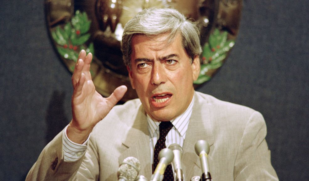 Vargas Llosa, el último escritor del 'boom' latinoamericano El nobel de literatura peruano Mario Vargas Llosa, quien falleció este domingo a los 89 años, deja a la generación dorada de la literatura latinoamericana sin su último representante. Esta es su historia.