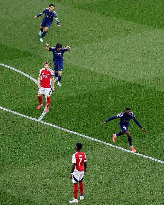 El PSG pegó primero: le ganó al Arsenal en la ida de semifinales de la Champions 2 El PSG pegó primero: le ganó al Arsenal en la ida de semifinales de la Champions Con un gol providencial de Ousmane Dembélé y dos paradas milagrosas de Gigi Donnarumma, el PSG venció 1-0 de visita al Arsenal en la ida de semifinales de la Champions.