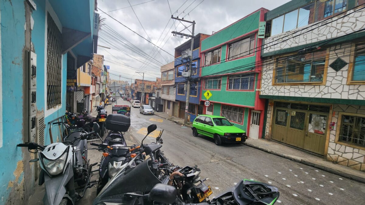 Luis y Frank, las víctimas de ataque sicarial en Ciudad Bolívar La escena generó pánico entre la comunidad, que intentó socorrer a las víctimas mientras daban aviso a las autoridades.