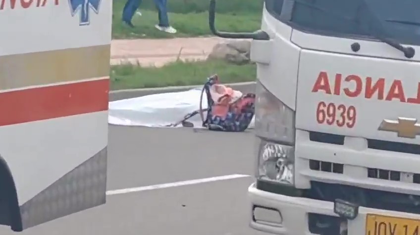 Mujer perdió la vida en accidente de tránsito en Bosa El hecho se presentó a la altura de la Avenida Bosa con Calle 88 C, según cuentan los testigos, el siniestro se presentó por imprudencia de las dos personas involucradas.