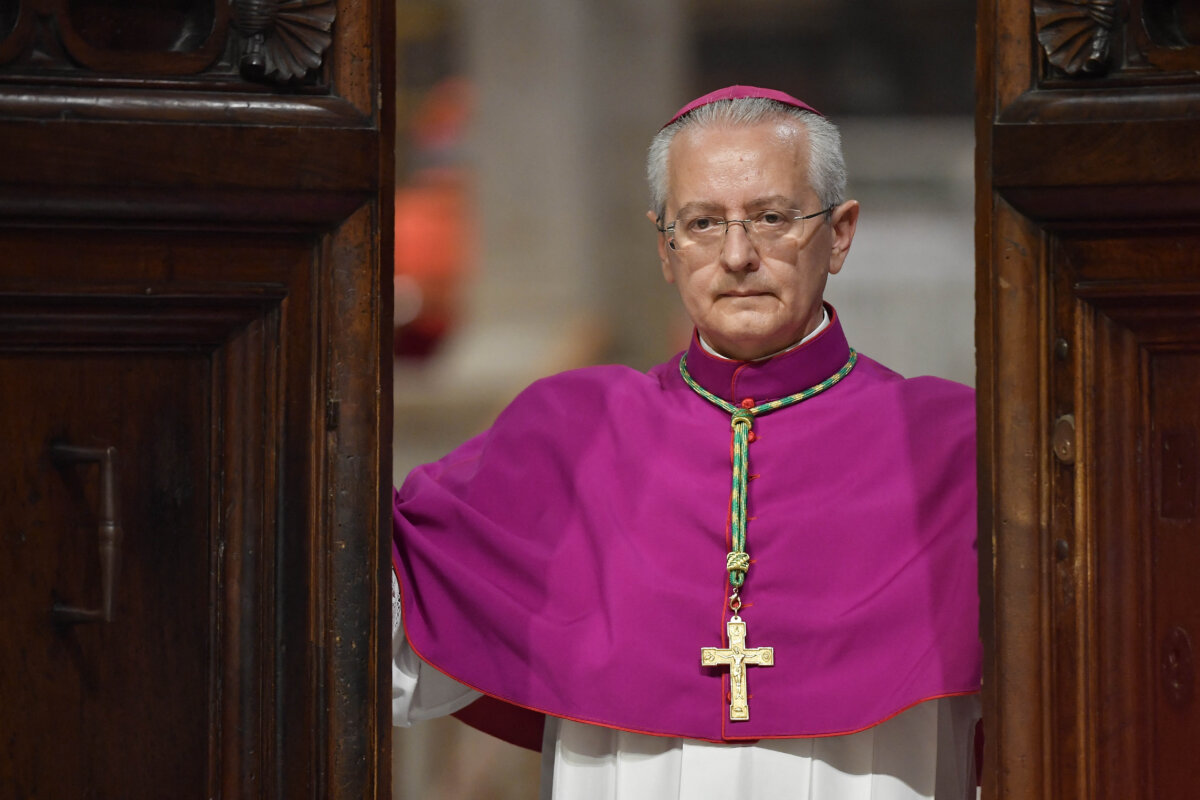 Cardenales se encierran en la Capilla Sixtina para elegir sucesor de Francisco 1 Cardenales se encierran en la Capilla Sixtina para elegir sucesor de Francisco Las puertas de la Capilla Sixtina se cerraron para dar inicio al cónclave, donde 133 cardenales elegirán al nuevo papa. Así fue la ceremonia.
