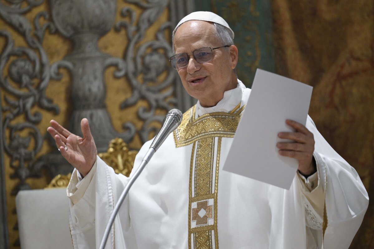 El papa León XIV hizo un llamado a evangelizar en su primera homilía como pontífice 2 El papa León XIV hizo un llamado a evangelizar en su primera homilía como pontífice El Pontífice ha utilizado al principio de su homilía el inglés, su lengua materna, que no había usado en el saludo que dirigió ayer a los fieles, cuando sí utilizó el castellano para dirigirse a los fieles.