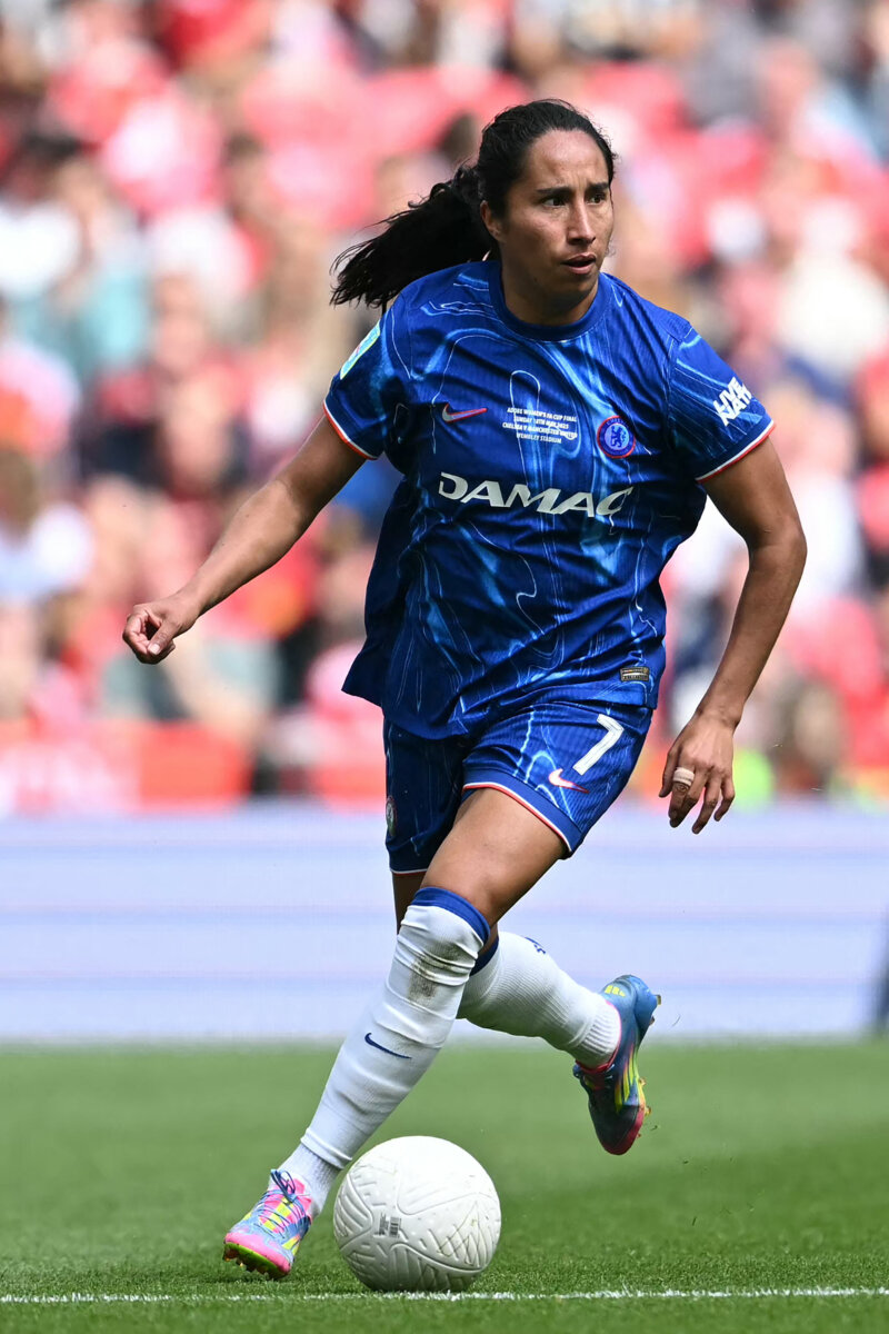 Mayra Ramírez la rompió en Inglaterra y logró el triplete con el Chelsea