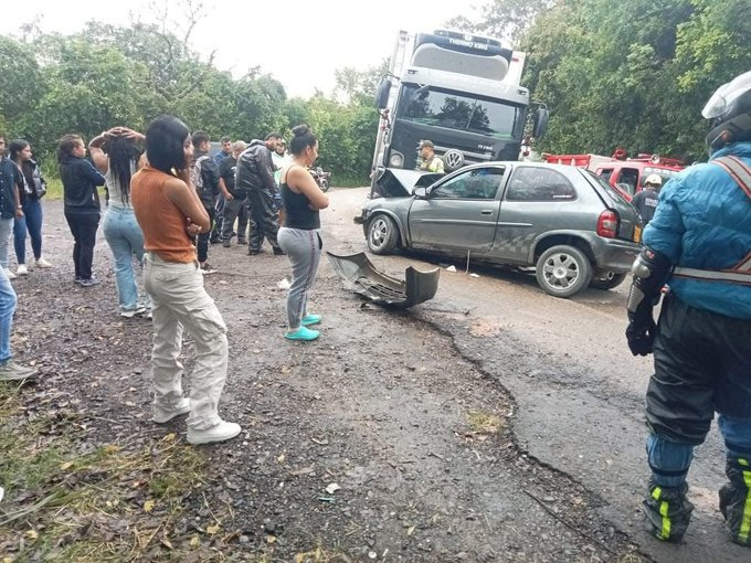 Niño de 4 años falleció en accidente de tránsito en la vía Honda-Bogotá 2 Niño de 4 años falleció en accidente de tránsito en la vía Honda-Bogotá En el automóvil viajaban siete personas, entre ellas tres niños. El comandante del Cuerpo de Bomberos de Guaduas confirmó que, pese a los esfuerzos de los socorristas, el menor falleció en el lugar.