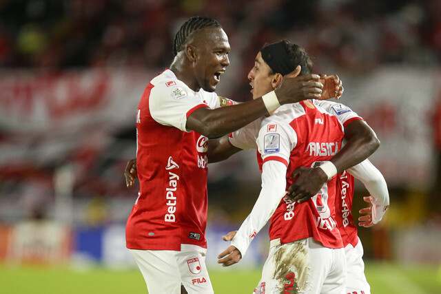 Santa Fe busca sellar su pase al cuadrangular final esta tarde, ante el Deportivo Cali 1 Santa Fe actualmente marcha 6° con 30 puntos.