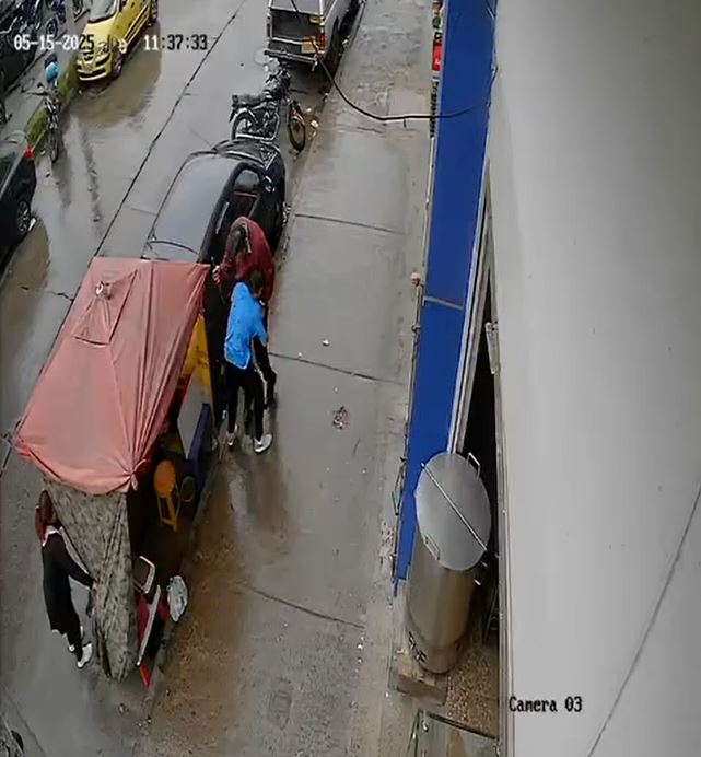 Salvaje agresión de taxista en Ciudad Bolívar 5 Salvaje agresión de taxista en Ciudad Bolívar Según los testimonios recogidos por Q’HUBO, la agresión habría sido el desenlace de una discusión relacionada con una apuesta hecha durante en un billar donde amanecieron.