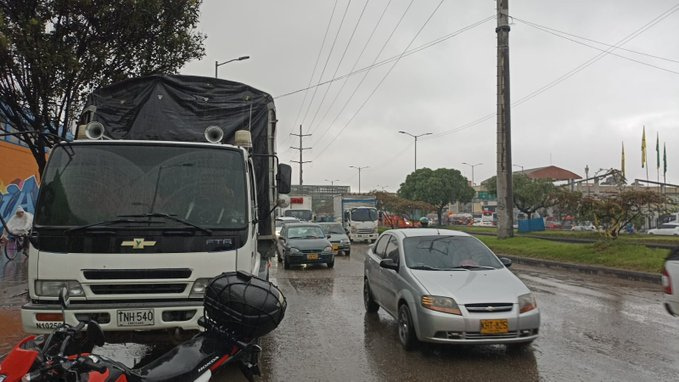Caos en la movilidad por lluvias en Bogotá 3 Caos en la movilidad por lluvias en Bogotá Se presentan varias afectaciones a la movilidad de Bogotá debido a las fuertes lluvias de la madrugada de este sábado.