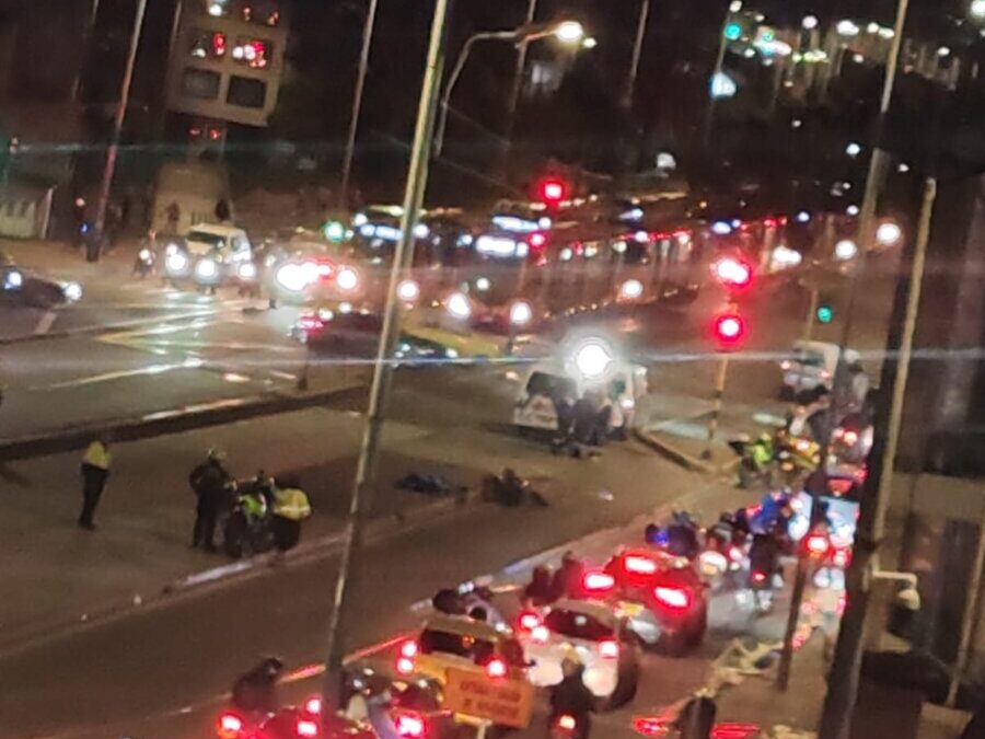 Rafael Uribe: joven falleció por una trampa mortal en la Av. Caracas 3 Rafael Uribe: joven falleció por una trampa mortal en la Av. Caracas El impacto ocurrió en un tramo donde había un separador que, al parecer, no era visible con claridad debido a la escasa iluminación y la suciedad acumulada en la zona.