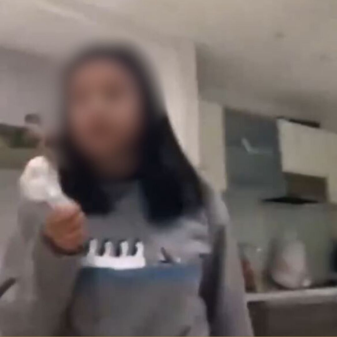 Aterrador video de una mujer amenazando a su pareja con un cuchillo 3 Aterrador video de una mujer amenazando a su pareja con un cuchillo El impactante video evidencia una situación de violencia y amenaza que no se puede normalizar.