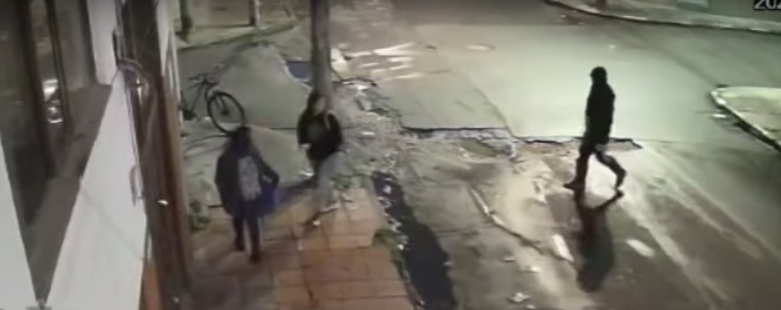 En el barrio Río Negro de Barrios Unidos, mujer fue asesinada mientras iba a su trabajo En el hecho ocurrido en Barrios Unidos, otra mujer estuvo presente, pero logró sobrevivir. La identidad de la víctima mortal aún se desconoce.