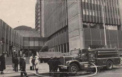 Bomberos de Bogotá cumple 130 años: algunos datos de su admirable historia 3 Bomberos de Bogotá cumple 130 años: algunos datos de su admirable historia El Cuerpo Oficial de Bomberos cumple hoy 130 años. Le contamos su historia.