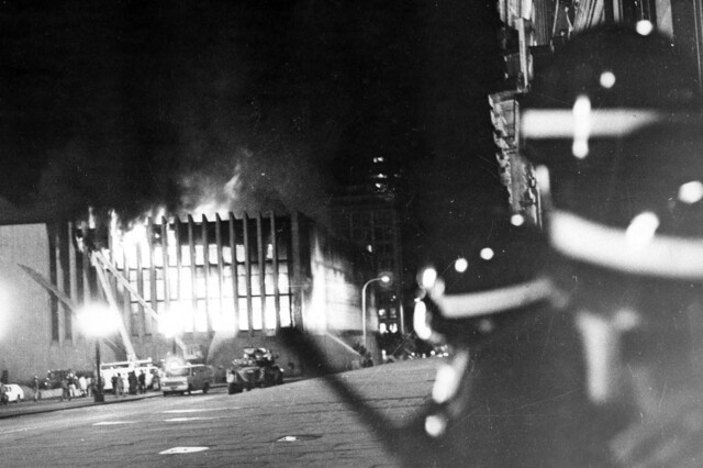 Bomberos de Bogotá cumple 130 años: algunos datos de su admirable historia 4 Bomberos de Bogotá cumple 130 años: algunos datos de su admirable historia El Cuerpo Oficial de Bomberos cumple hoy 130 años. Le contamos su historia.