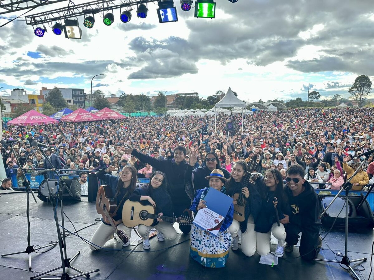 Boyacá se toma Bogotá con música y tradición en el Festival de Encuentros Boyacenses 2 Boyacá se toma Bogotá con música y tradición en el Festival de Encuentros Boyacenses Este evento contará con la participación estelar de Heredero, uno de los referentes más destacados de la música folclórica colombiana, quien compartirá tarima con 15 agrupaciones musicales y grupos de danza folclórica provenientes de diferentes municipios boyacenses.