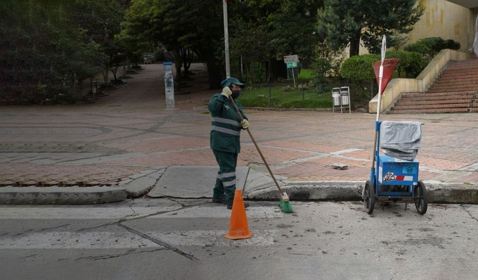 Bogotá más limpia: estrategias en acción Con estas estrategias, Bogotá avanza hacia una ciudad más limpia, organizada y sostenible, invitando a los ciudadanos a ser parte activa del cambio y del cuidado del entorno urbano.