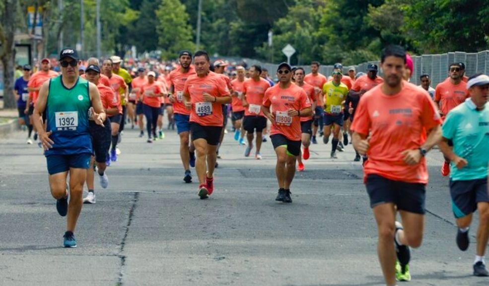 Bogotá ofrece entrenamientos gratuitos para la Media Maratón 2025 Esta iniciativa busca preparar física y mentalmente a los participantes a través de sesiones dirigidas por entrenadores profesionales en distintos puntos de la capital.