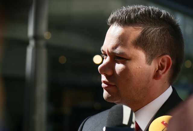 Andrés Calle, expresidente de la Cámara, se entregó en el búnker de la Fiscalía 1 Andrés Calle, expresidente de la Cámara, se entregó en el búnker de la Fiscalía Se hizo efectiva la orden de captura emitida por la Corte Suprema de Justicia contra Armando Calle, por su participación en el escándalo de corrupción en la UNGRD.