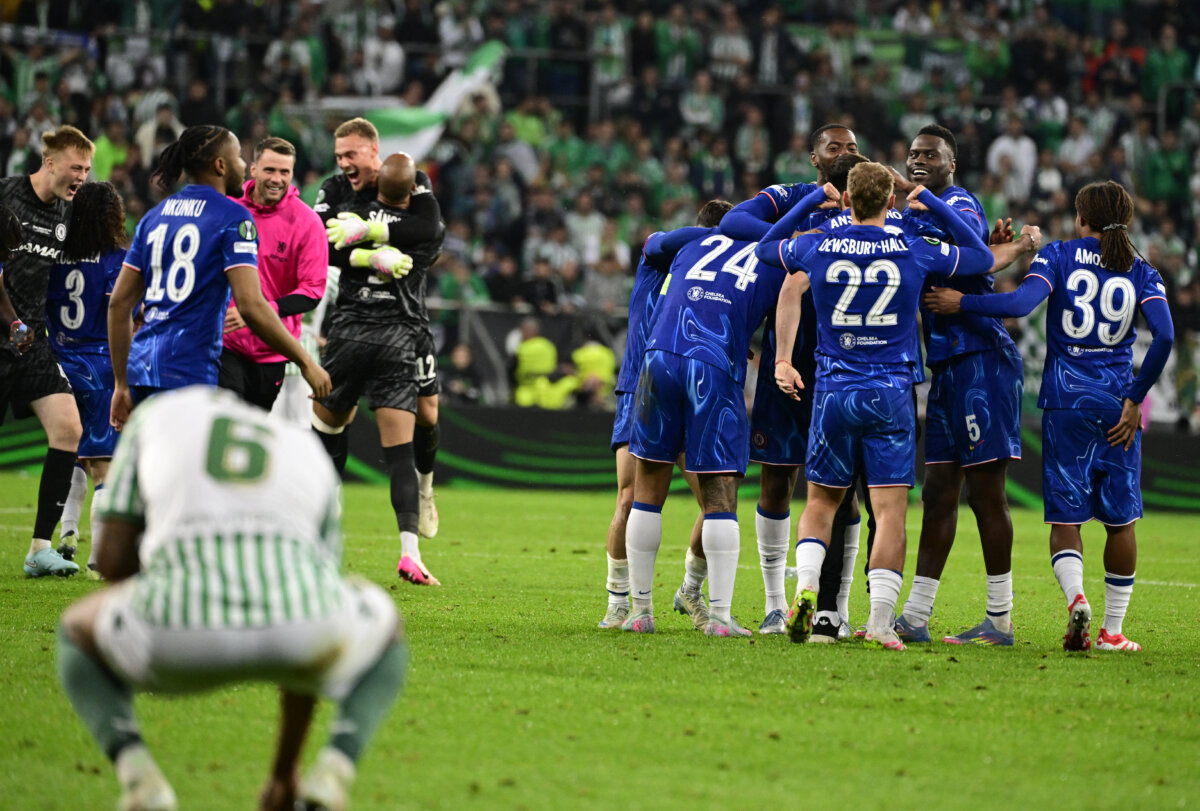 Chelsea remonta y se consagra campeón de la Conference League ante el Real Betis 2 Chelsea remonta y se consagra campeón de la Conference League ante el Real Betis El Chelsea se impuso 4-1 sobre el Real Betis en el Estadio Municipal de Breslavia, en Polonia, y logró el título en la Conference League. Es el primer club en consagrarse en las cinco competiciones del Viejo Continente.