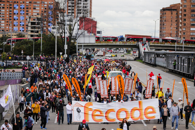 Paro Nacional: Estos son los puntos de concentración en Bogotá 3 Paro Nacional: Estos son los puntos de concentración en Bogotá La Secretaría de Movilidad recomienda planear los desplazamientos con anticipación y estar atento a las actualizaciones oficiales.