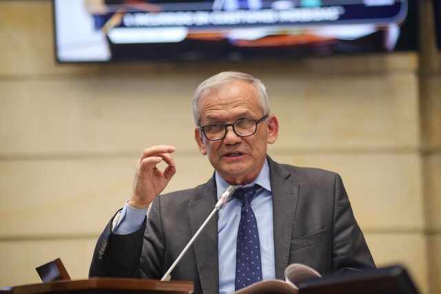 Fiscalía imputará a exdirector del Dapre, Carlos González por caso Ungrd El anuncio de la imputación en contra del exdirector del DAPRE se conoce tan solo un día después de que la Fiscalía anunciara la también imputación de ocho presuntos involucrados en el caso Ungrd.