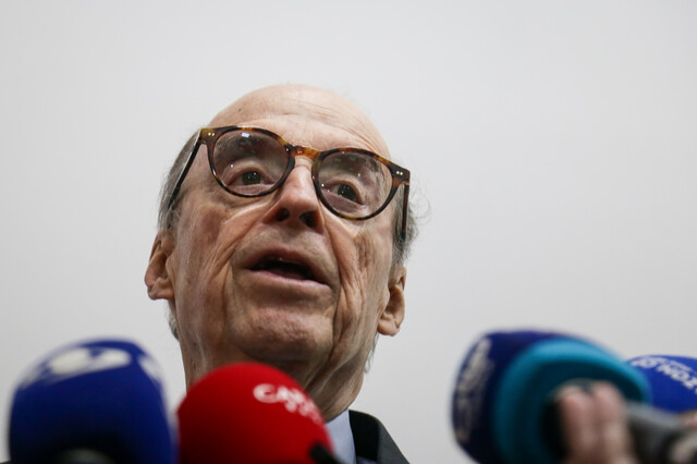 "Le llegó la hora de revisar su permanencia en la presidencia": Leyva a Petro 2 "Le llegó la hora de revisar su permanencia en la presidencia": Leyva a Petro Álvaro Leyva recordó varios episodios en los que el presidente tuvo una conducta errática o incumplió reuniones con dignatarios extranjeros.
