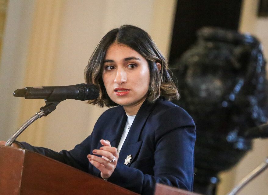 ¿Por qué Laura Sarabia no acompañó a Petro en las marchas del Día del Trabajo? 2 ¿Por qué Laura Sarabia no acompañó a Petro en las marchas del Día del Trabajo? Se trató de la canciller, Laura Sarabia, una cara que antes era muy familiar por su cercanía con el mandatario y quien sorpresivamente no se vio en la Plaza de Bolívar.