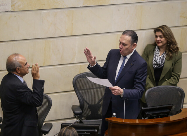 Senado eligió a Héctor Carvajal como magistrado de la Corte Constitucional 2 Senado eligió a Héctor Carvajal como magistrado de la Corte Constitucional Héctor Carvajal fue elegido magistrado de la Corte Constitucional, a pesar de ser cuestionado por su relación con Gustavo Petro.