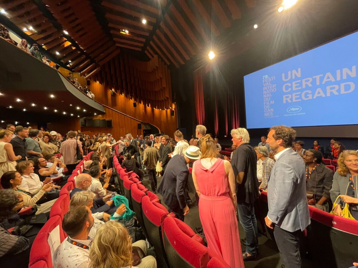 Película colombiana ganó premio en Festival de Cine de Cannes ‘Un Poeta’, la nueva película de Simón Mesa Soto, emocionó al público y la crítica internacional con una historia honesta, divertida y profundamente humana.