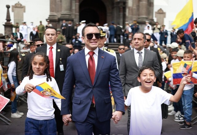 Petro dice que fue a posesión de Noboa para plantear proyecto de la Gran Colombia 2 Petro dice que fue a posesión de Noboa para plantear proyecto de la Gran Colombia Petro también manifestó que le solicitara a Noboa liberar todos los presos políticos, articular las fuerzas de defensa para contener el crimen, y establecer un dialogo nacional democrático.