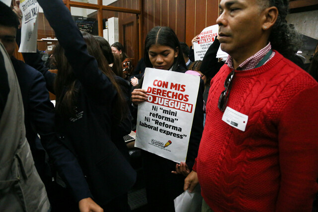 Comisión Cuarta del Senado ya votó 55 de 75 artículos de la Reforma Laboral Tras el hundimiento de la ponencia del Gobierno, se acogió la mayoritaria de la cual se aprobó ya el 80% del articulado. Hicieron receso para organizar la discusión. Temas álgidos aún no se discuten.
