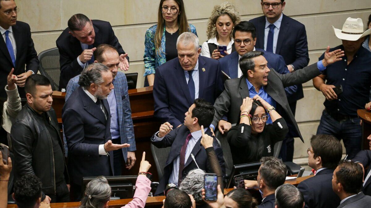 Petro le pide al Senado volver a votar la consulta popular y llama a cabildos 2 Petro le pide al Senado volver a votar la consulta popular y llama a cabildos El presidente de la República volvió a manifestar su inconformidad por la manera en que se hundió la consulta popular en el Senado.