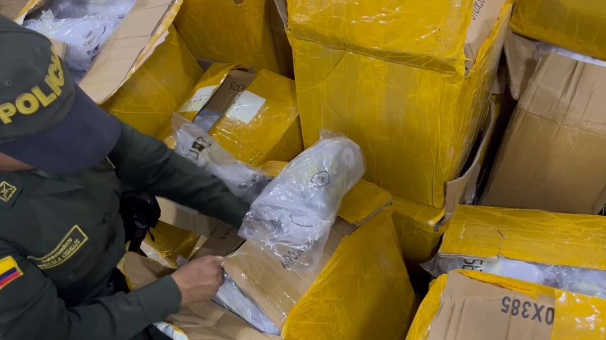 Capturaron a 5 personas con mil millones de pesos en calzado falso 1 Capturaron a 5 personas con mil millones de pesos en calzado falso
