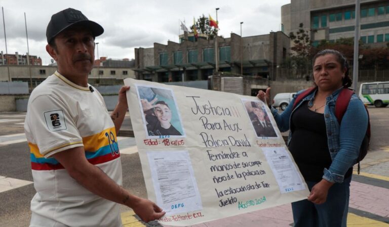 Claman justicia por presunto homicidio de auxiliar de Policía