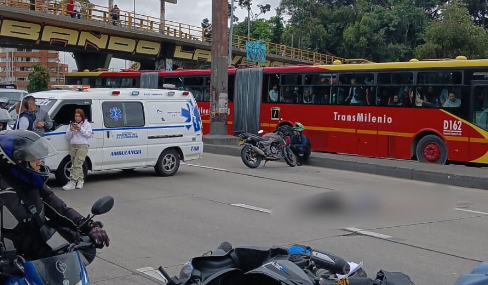 Siniestro vial deja motera fallecida en la Avenida NQS 2 Siniestro vial deja motera fallecida en la Avenida NQS La víctima se movilizaba en una motocicleta de placas VJP 33G.