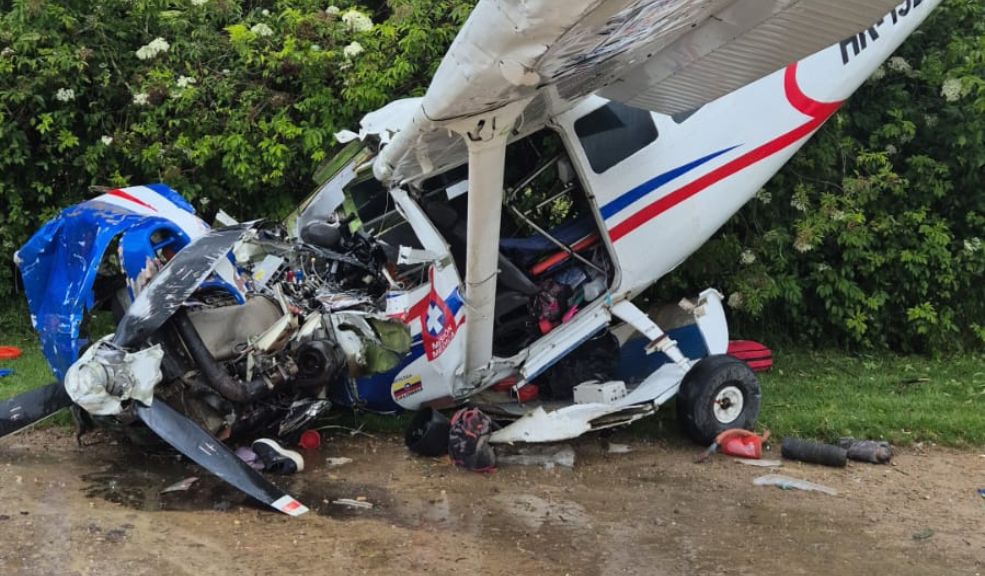 Avioneta con cinco pasajeros se estrelló en Cundinamarca 6 Avioneta con cinco pasajeros se estrelló en Cundinamarca Al parecer la avioneta trasladaba a un paciente y las causas del aterrizaje forzoso son aún materia de investigación.