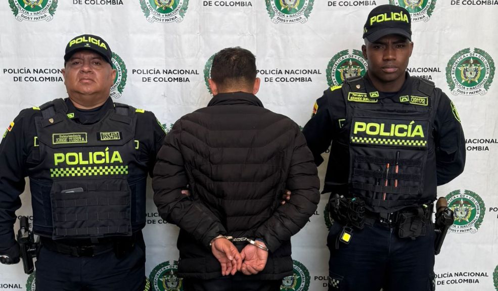 Capturaron a taxista que presuntamente borracho arrolló a una madre y su hija en Engativá 1 Capturaron a taxista que presuntamente borracho arrolló a una madre y su hija en Engativá El incidente se presentó en el sector de Engativá Pueblo y el capturado fue puesto a disposición de la Fiscalía General de la Nación.