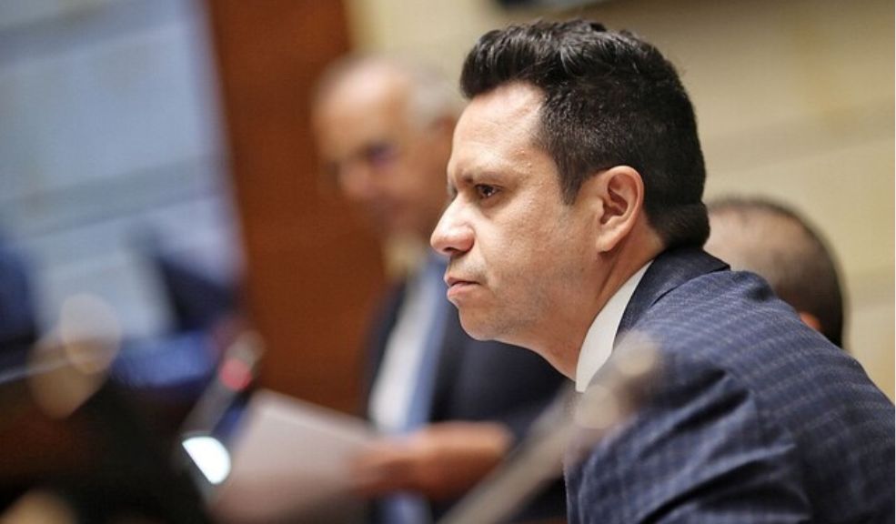 Secretario del Senado niega supuesto fraude en la votación: "Tengo mi conciencia tranquila" Diego González, secretario del Senado y encargado del conteo de votos para la aprobación o no de la consulta popular, salió en defensa ante los señalamientos de supuesto fraude.