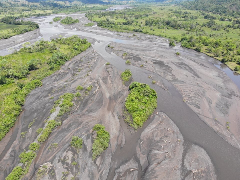 Decretan alerta roja en 19 municipios de Cundinamarca por crecientes súbitas La Gobernación de Cundinamarca, junto con los comités municipales de gestión del riesgo, activaron el mecanismo de calamidad pública para agilizar la llegada de ayudas.