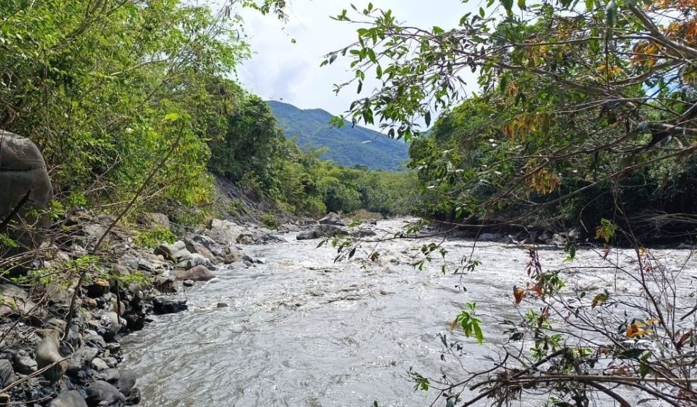 Decretan alerta roja en 19 municipios de Cundinamarca por crecientes súbitas La Gobernación de Cundinamarca, junto con los comités municipales de gestión del riesgo, activaron el mecanismo de calamidad pública para agilizar la llegada de ayudas.