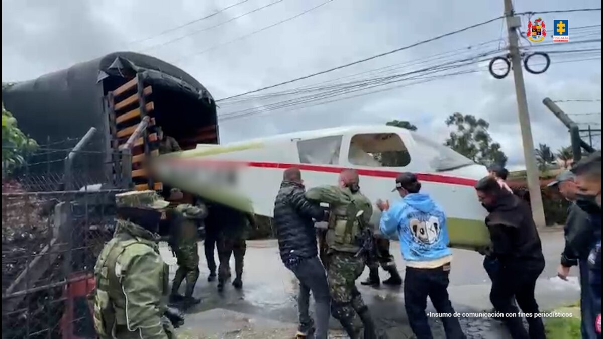 Descubren una avioneta modificada para mover cargamentos de cocaína