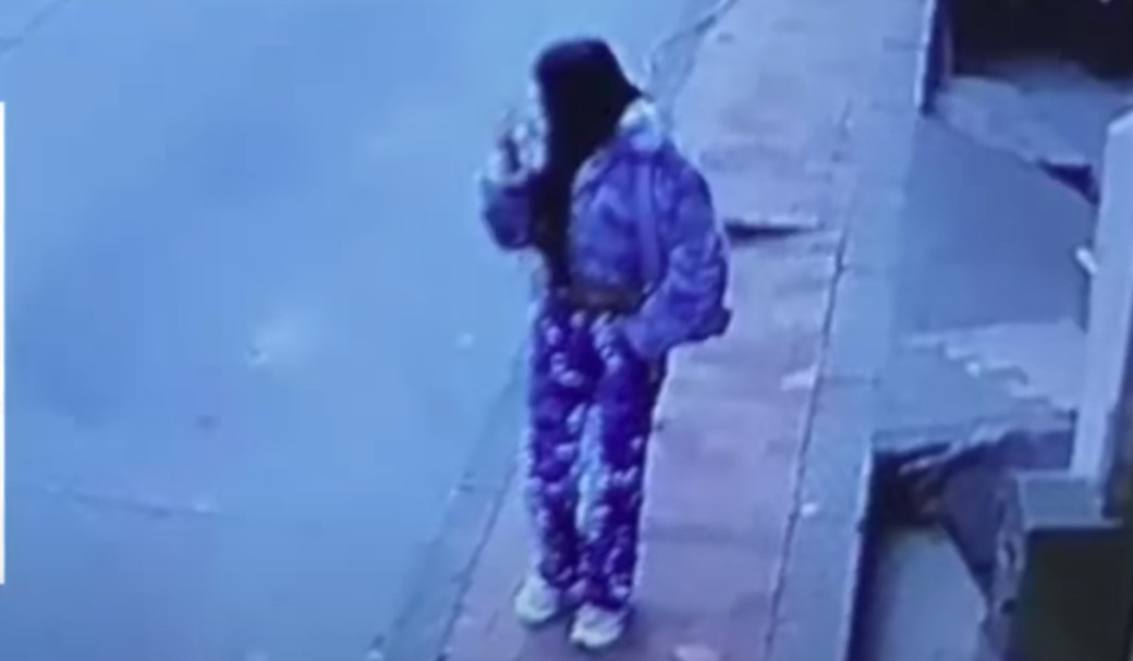 En San Cristóbal le quitaron la vida a Alejandra: su familia pide justicia 1 En San Cristóbal le quitaron la vida a Alejandra: su familia pide justicia La joven habría sido víctima de un robo en el barrio Villa del Cerro, en San Cristóbal. Hablamos con su padre, quien pide que se investigue el caso para que la muerte de Alejandra no quede impune.