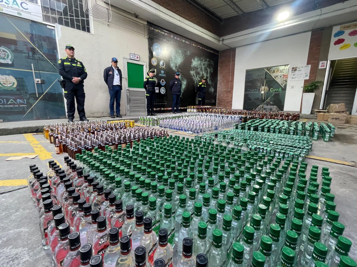 En Los Mártires incautaron más de 5.000 botellas de licor adulterado