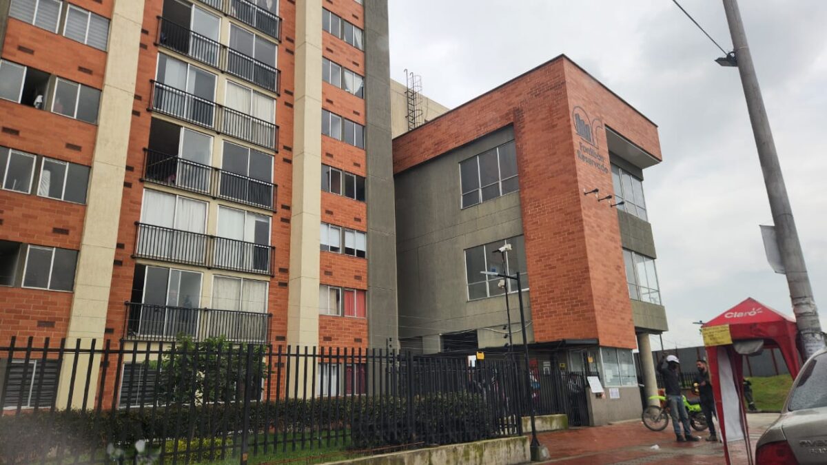 Expatrullera fue raptada y agredida por su pareja en su casa, en Fontibón La exintegrante de la Policía contó el drama que vivió durante su relación de pareja, en la que su compañero se atrevió a impedirle salir de su casa y a agredirla.