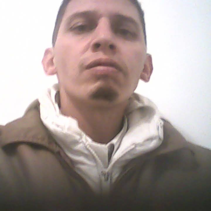 Familia pide ayuda tras la extraña desaparición de Harold Vanegas 1 Familia pide ayuda tras la extraña desaparición de Harold Vanegas Harold Vanegas, pintor y albañil, desapareció el pasado 28 de marzo. Su familia sigue buscándolo, pidiendo ayuda para cualquier pista que los conduzca a él.