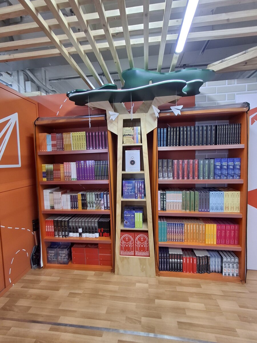 Buscalibre en la FILBo 2025: más libros, más cultura y un homenaje especial a mamá En entrevista exclusiva con Sebastián Niño, country manager de Buscalibre Colombia, conocimos a fondo la propuesta de esta reconocida librería en línea, que por cuarto año consecutivo participa en la feria, siendo esta edición la más significativa hasta ahora.