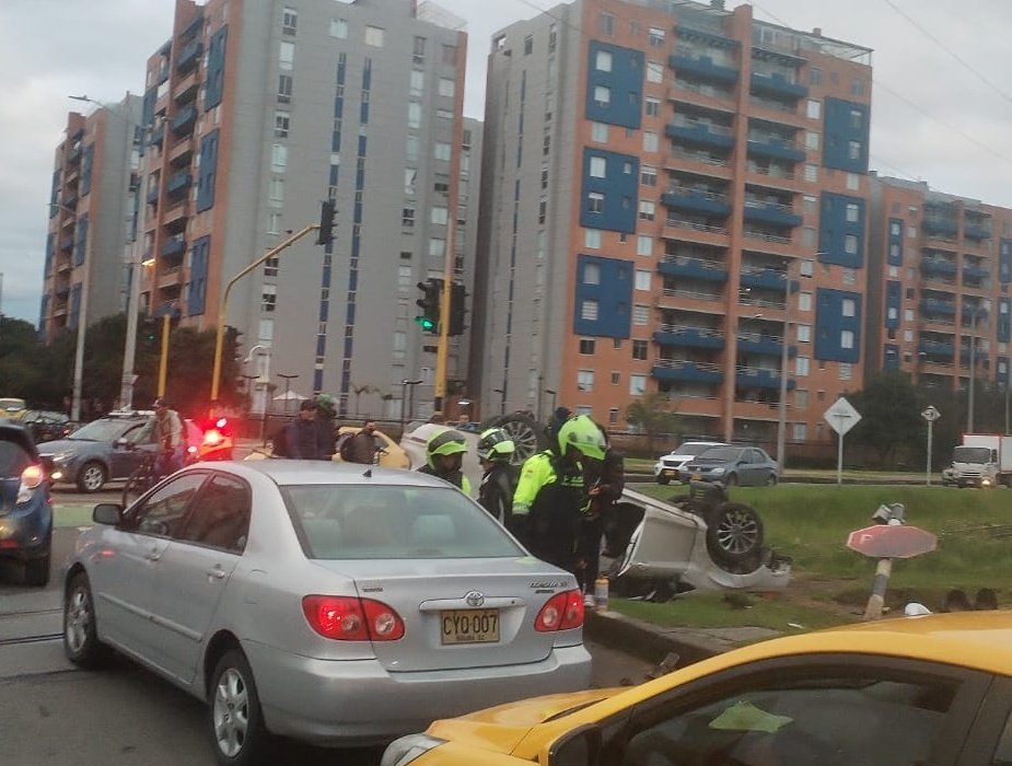 Siniestro vial deja motera fallecida en la Avenida NQS 2 Siniestro vial deja motera fallecida en la Avenida NQS La víctima se movilizaba en una motocicleta de placas VJP 33G.