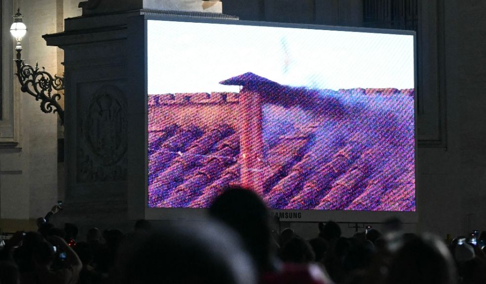 Humo-negro-en-el-Vaticano-El-conclave-aun-no-decide-al-nuevo-Papa