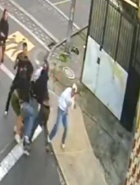 Joven perdió la vida tras violenta riña a puñal en San Cristóbal Un joven recibió una herida mortal causada por un arma cortopunzante durante el altercado. Los detalles sobre el origen de la pelea aún son materia de investigación.