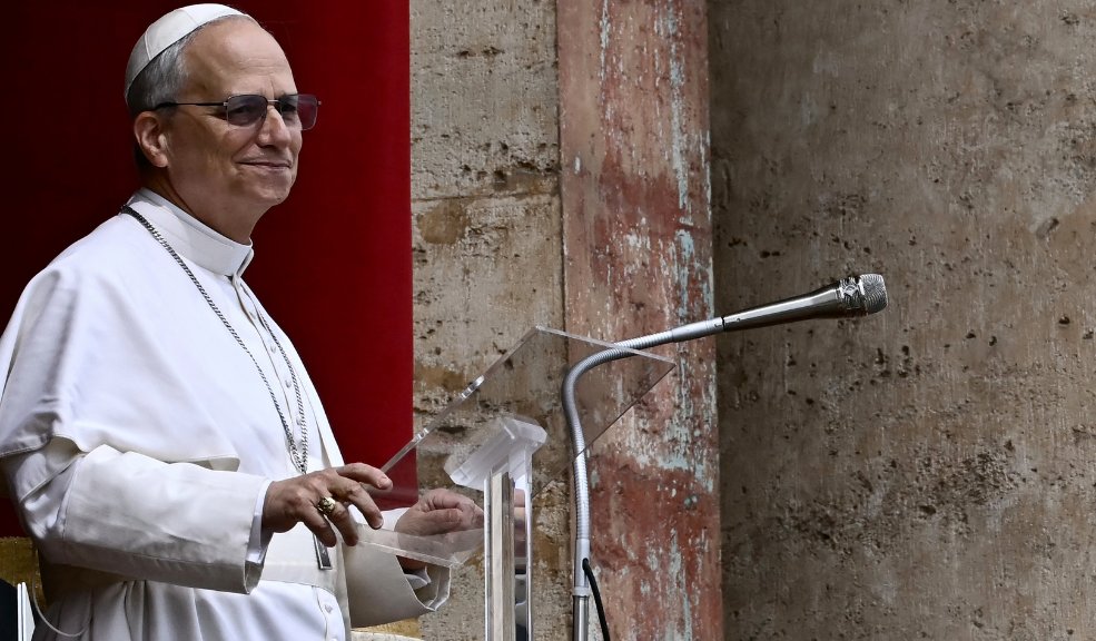 León XIV pide el fin del fuego en Gaza y Ucrania en su primer Regina Caeli